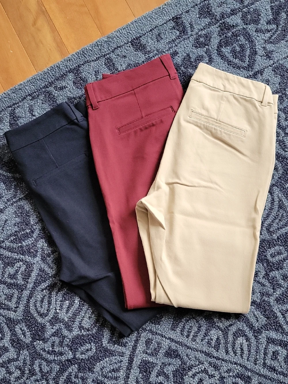 Bundle of Old Navy Pixie Pants - Picture 1 of 7